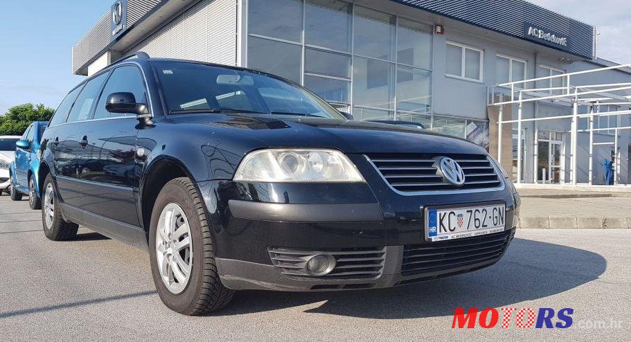 2003' Volkswagen Passat Variant photo #1