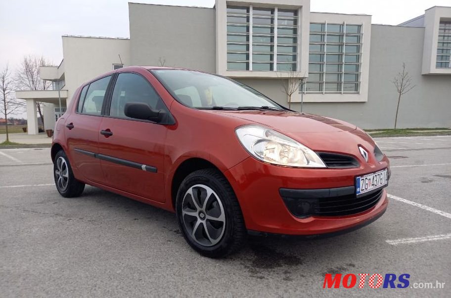 2005' Renault Clio 1,2 16V photo #1
