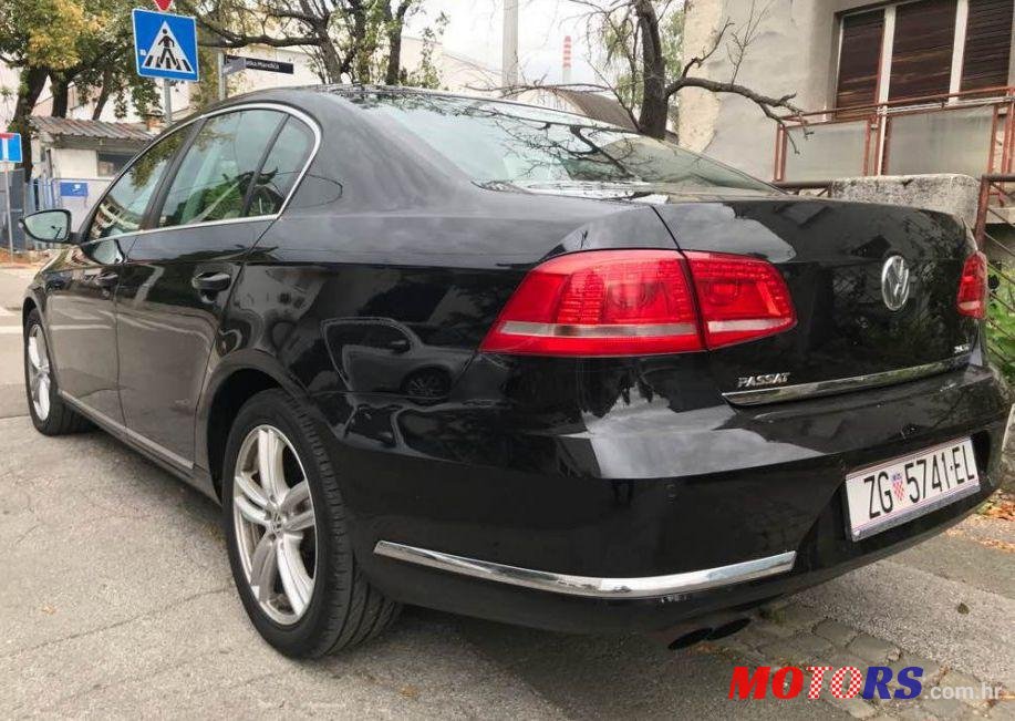 2011' Volkswagen Passat photo #2