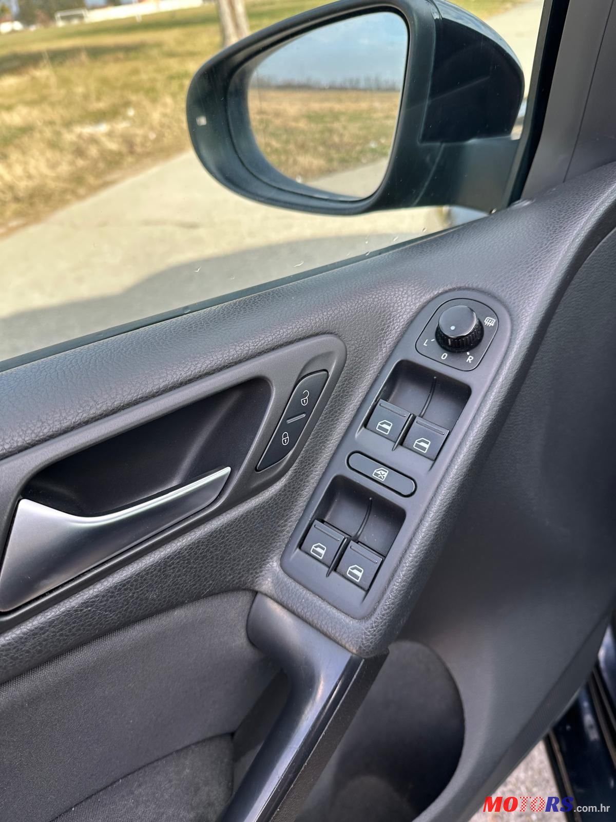 2010' Volkswagen Golf VI 1,6 Tdi photo #6