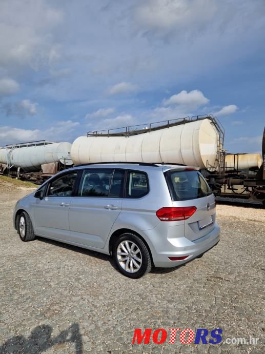 2017' Volkswagen Touran photo #4