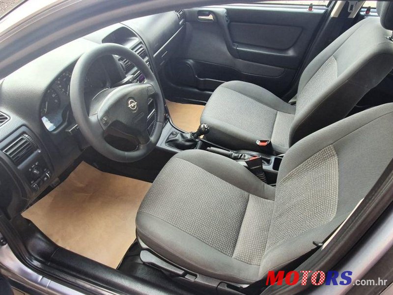 2008' Opel Astra 1,4 photo #2