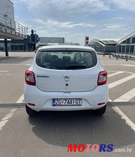 2014' Dacia Sandero photo #2