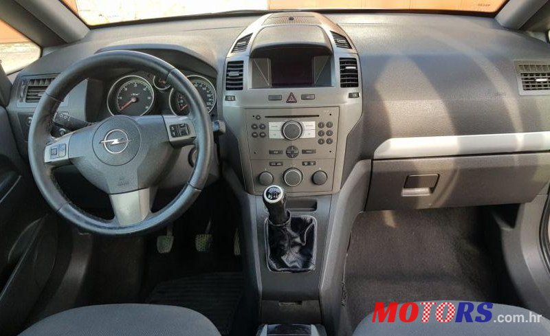 2005' Opel Zafira 1.9 Cdti Enjoy photo #2