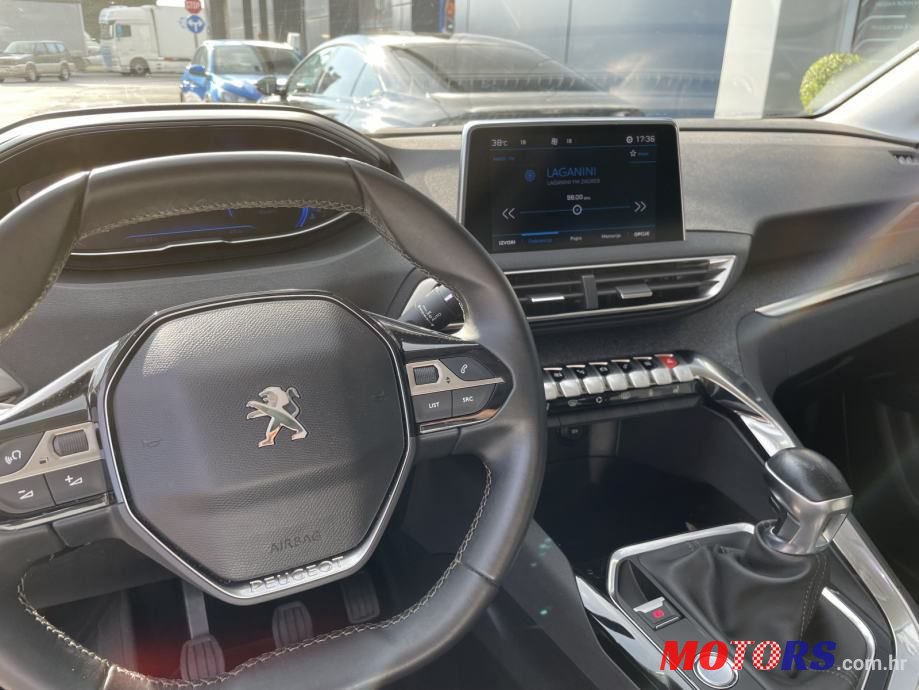 2017' Peugeot 5008 photo #4