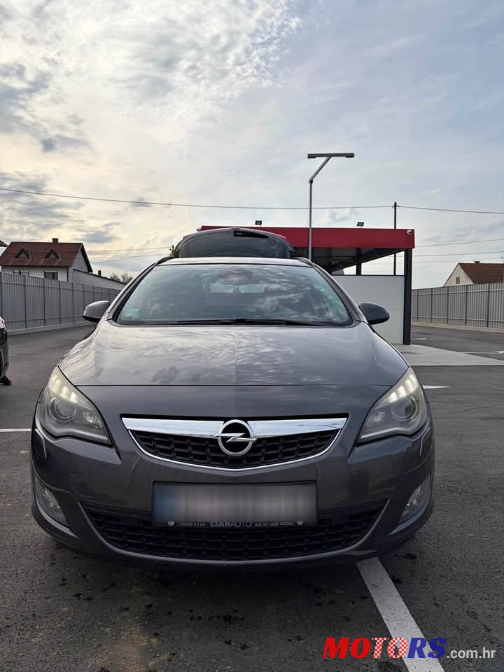 2012' Opel Astra 1,7 Cdti photo #1