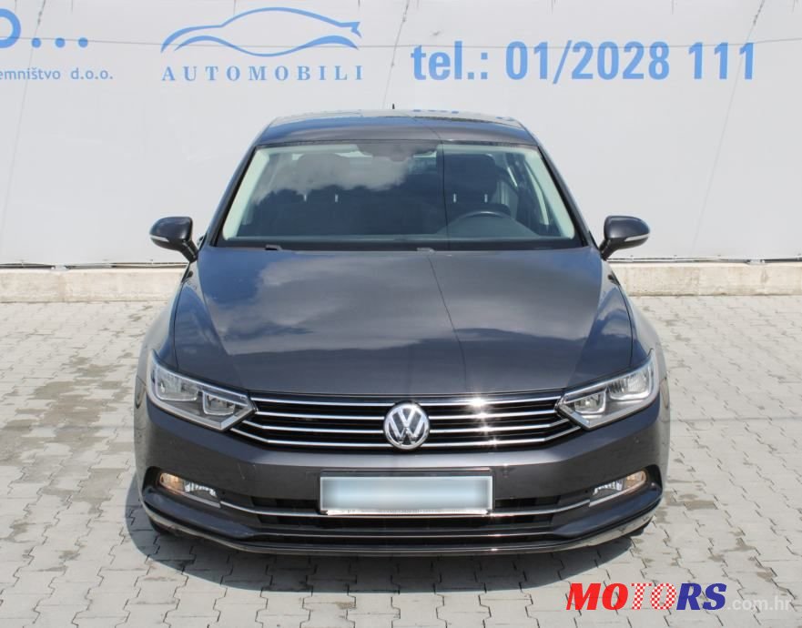 2017' Volkswagen Passat photo #2