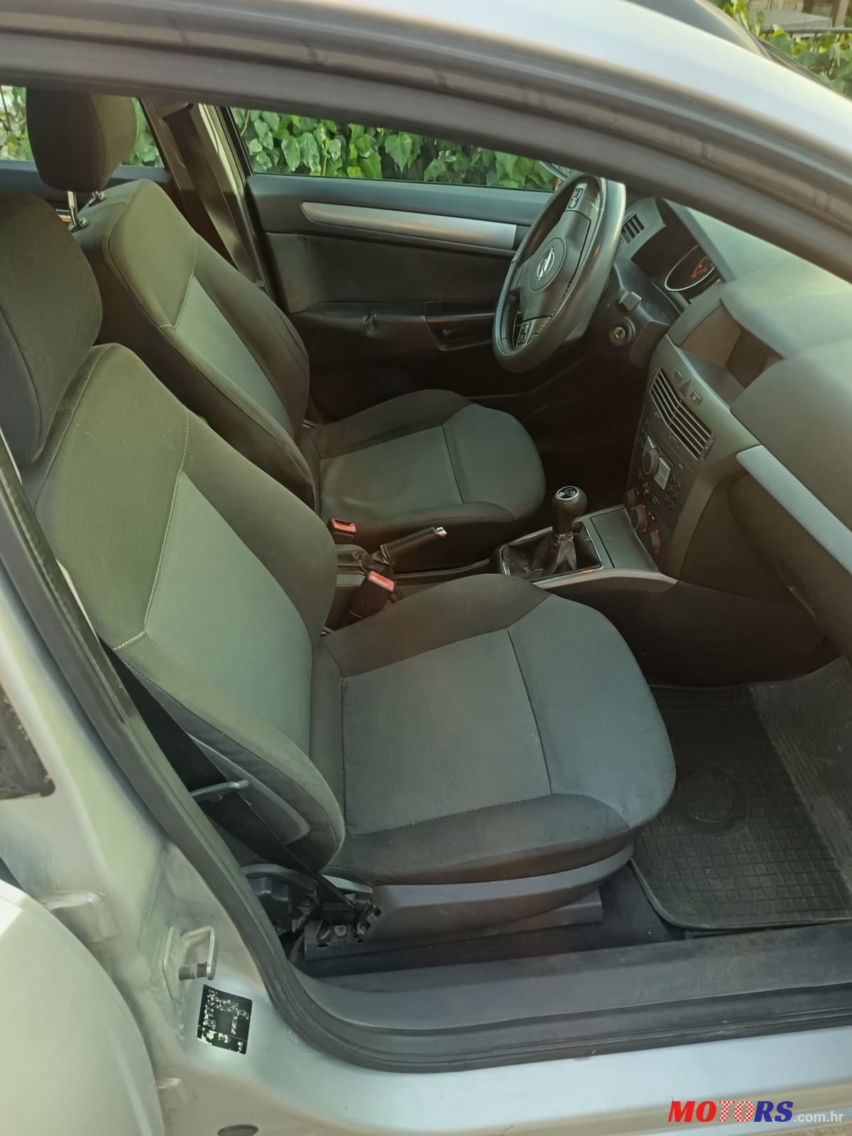 2006' Opel Astra Karavan photo #2