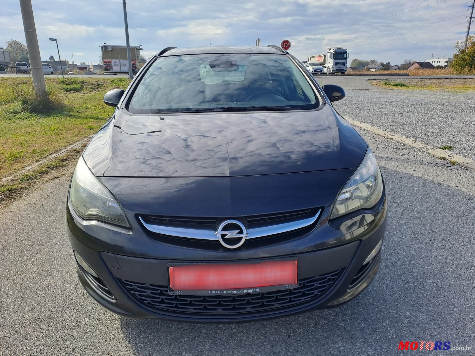 2015' Opel Astra Karavan photo #4