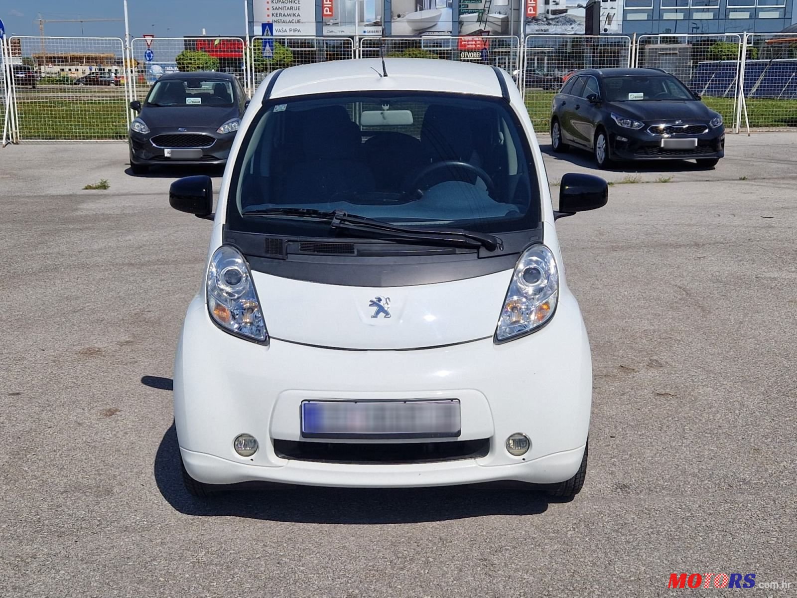 2011' Peugeot iOn Electric photo #2