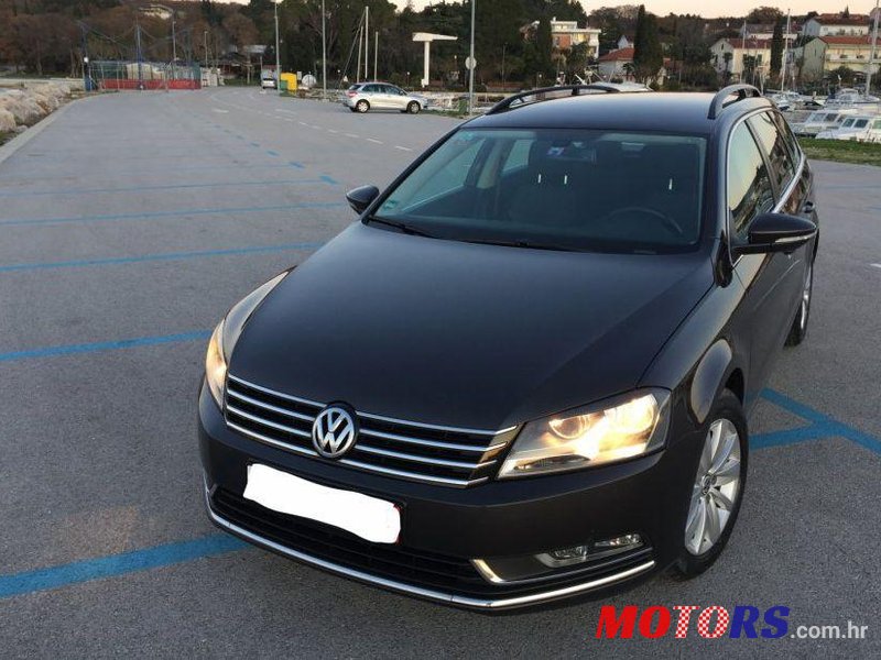 2011' Volkswagen Passat Variant photo #1