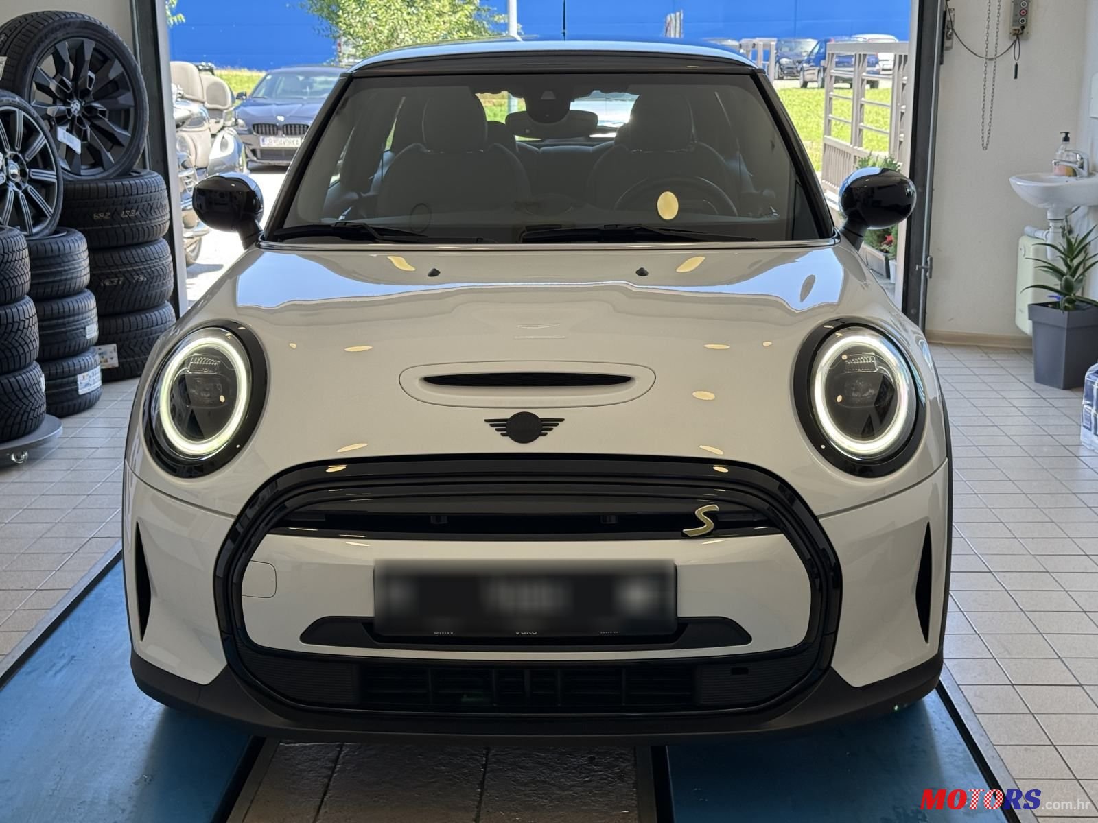 2023' MINI Cooper Se photo #2