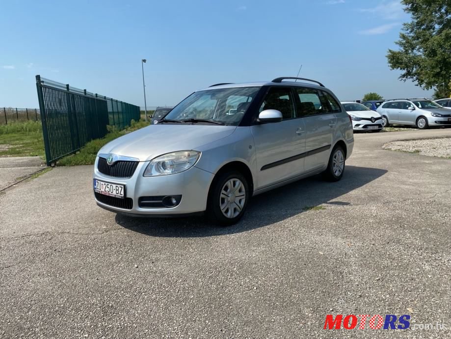 2009' Skoda Fabia Combi photo #2