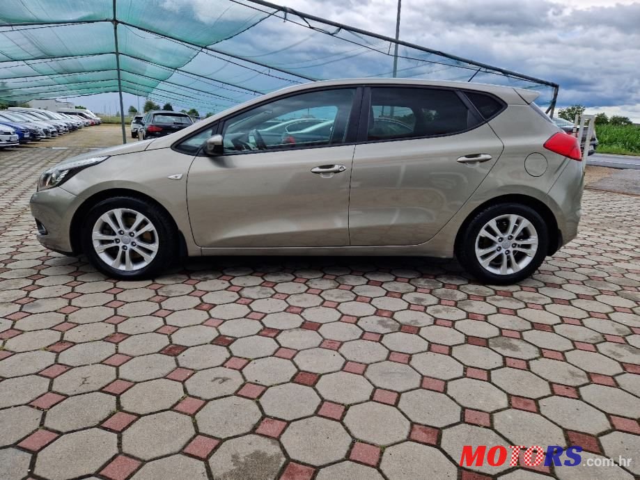 2012' Kia Ceed photo #4