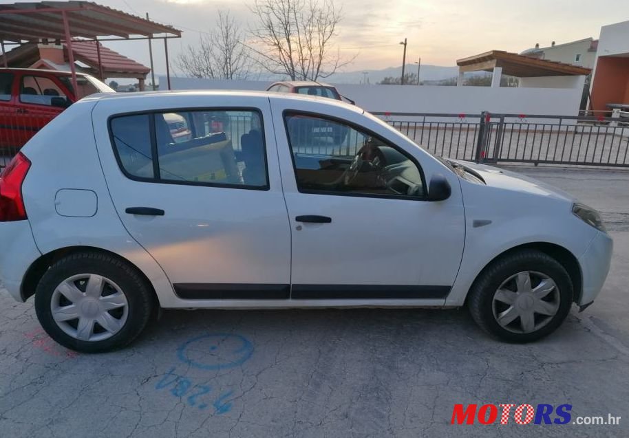 2011' Dacia Sandero 1,4 photo #1