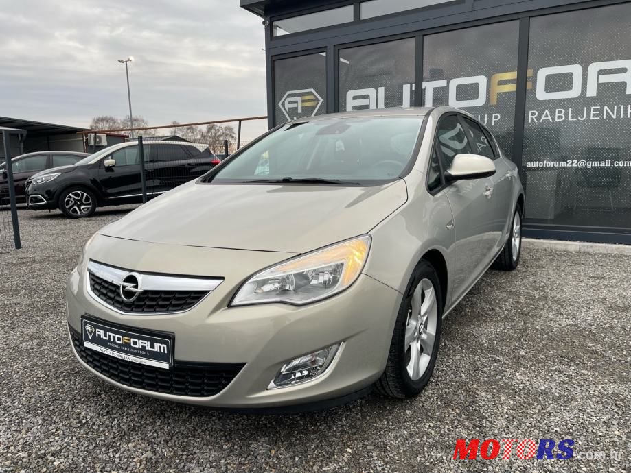 2010' Opel Astra 1,7 Cdti photo #3