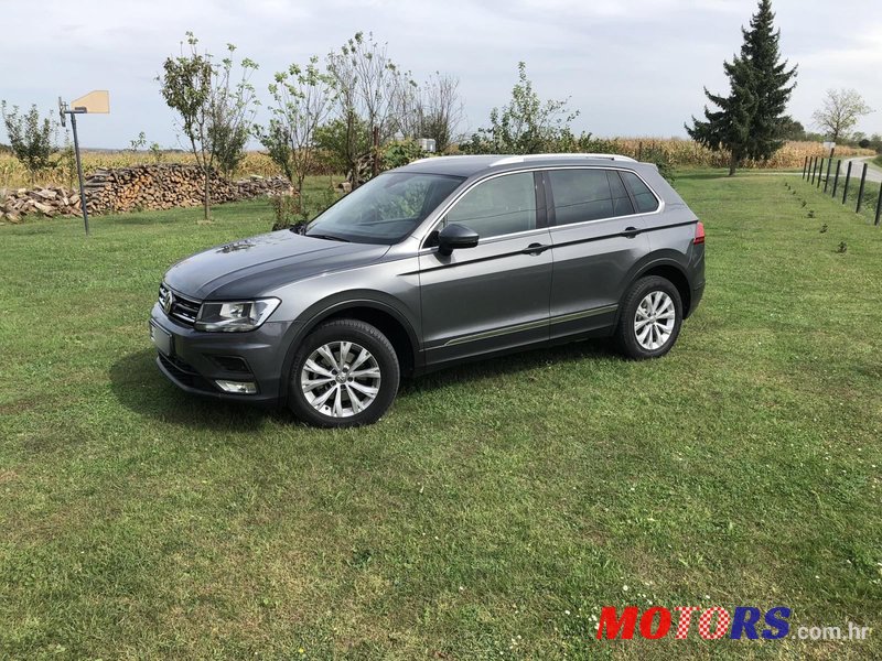 2016' Volkswagen Tiguan photo #2