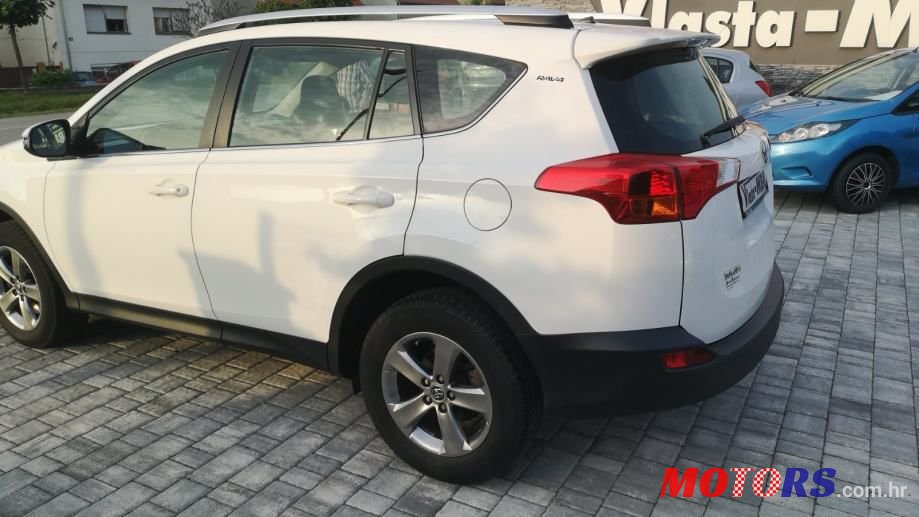 2015' Toyota RAV4 photo #5