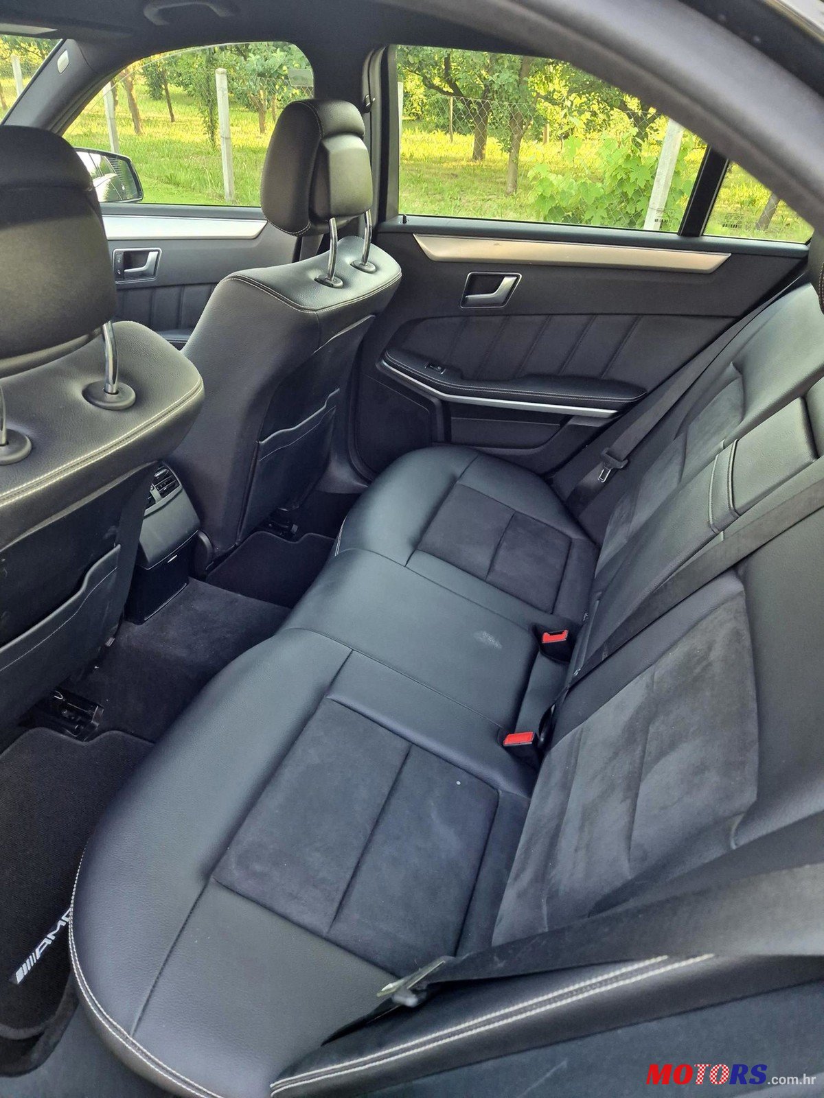 2010' Mercedes-Benz E 220 AMG Line photo #6