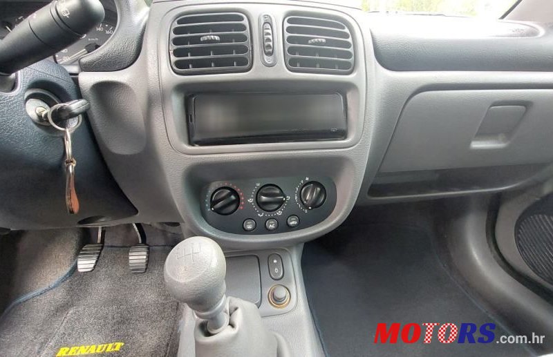 2001' Renault Clio 1,4 photo #5