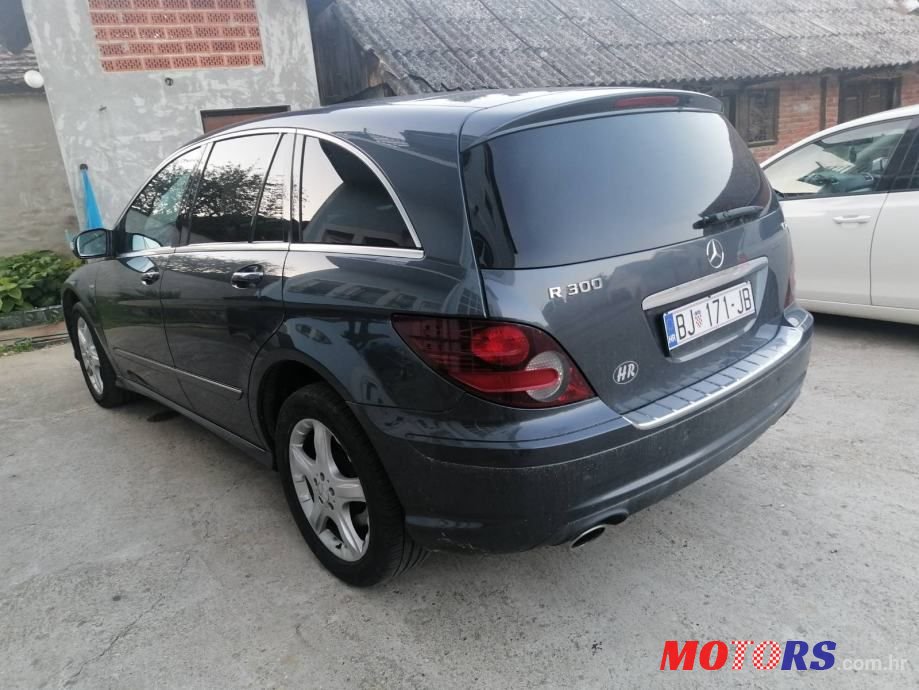 2011' Mercedes-Benz R Klasa 300 Cdi photo #2