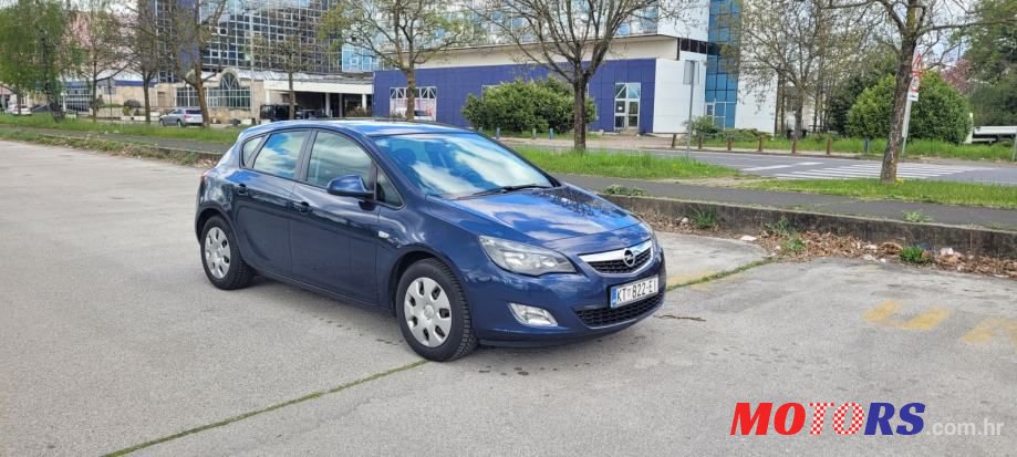 2012' Opel Astra 1,7 Cdti photo #2