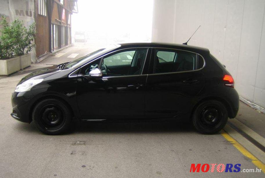 2017' Peugeot 208 1,2 photo #1
