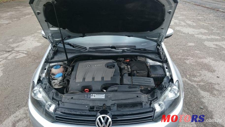 2010' Volkswagen Golf VI 1,6 Tdi photo #2