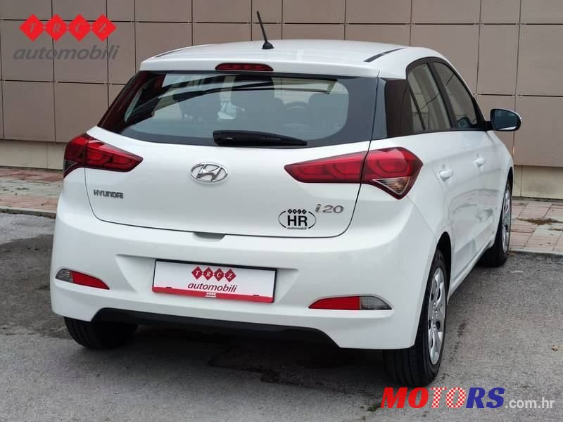 2017' Hyundai i20 photo #2