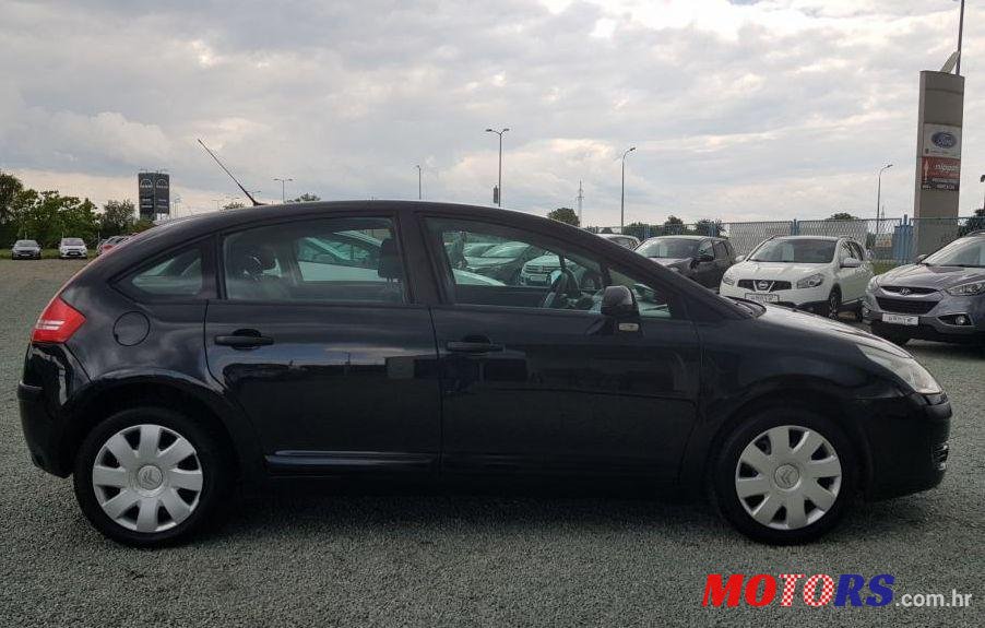 2004' Citroen C4 1,6 I 16V Sx photo #1