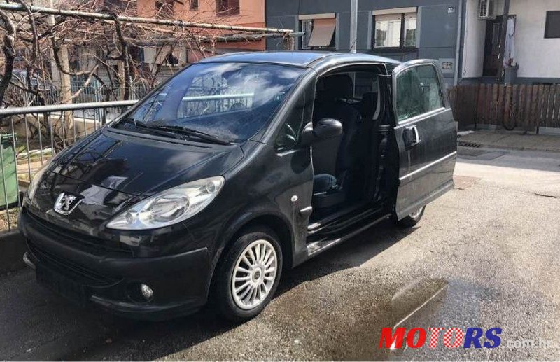 2006' Peugeot 1007 1.6 Hdi photo #1