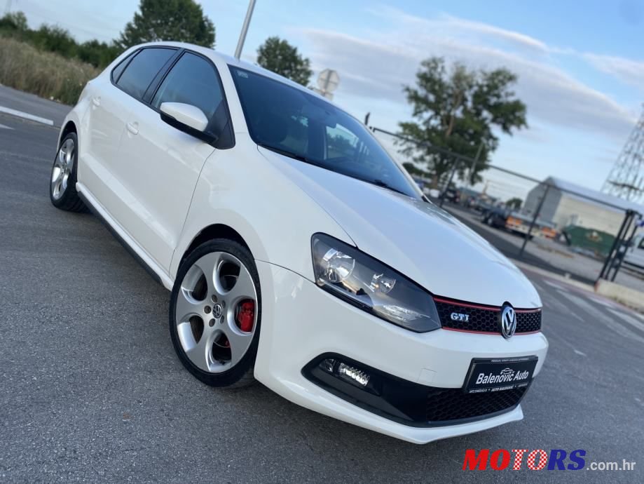 2011' Volkswagen Polo photo #1