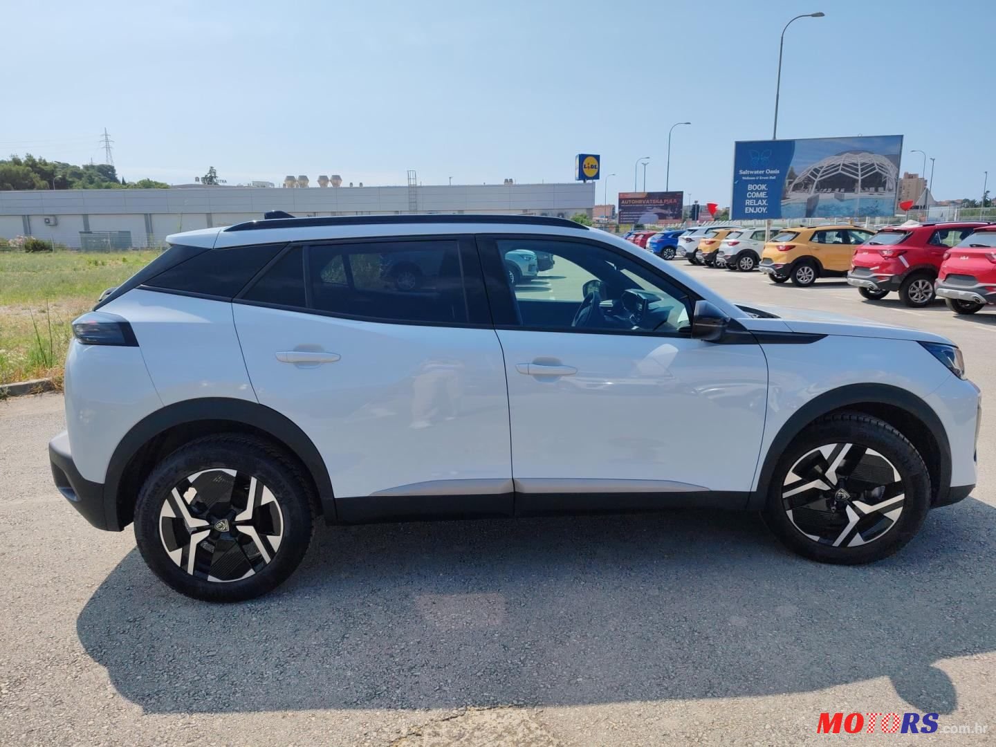 2023' Peugeot 2008 photo #6