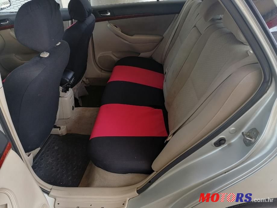 2004' Toyota Avensis Wagon photo #4