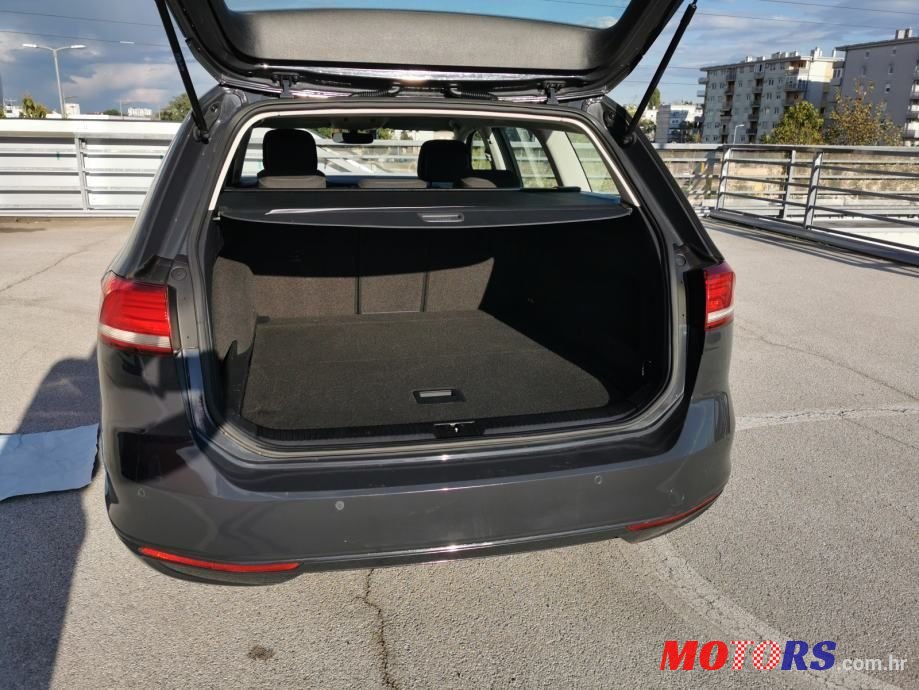 2017' Volkswagen Passat Variant photo #5