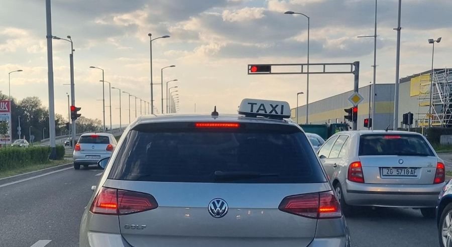 Kupujete automobil i sumnjate kako je bio taxi, ovo će potvrditi vaše sumnje