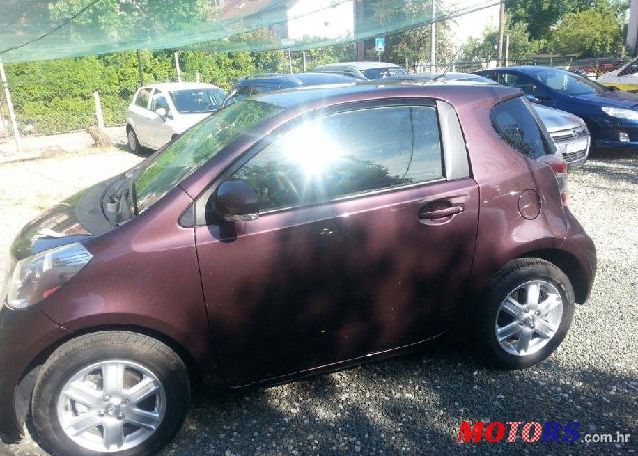 2015' Toyota iQ 1.0 photo #2