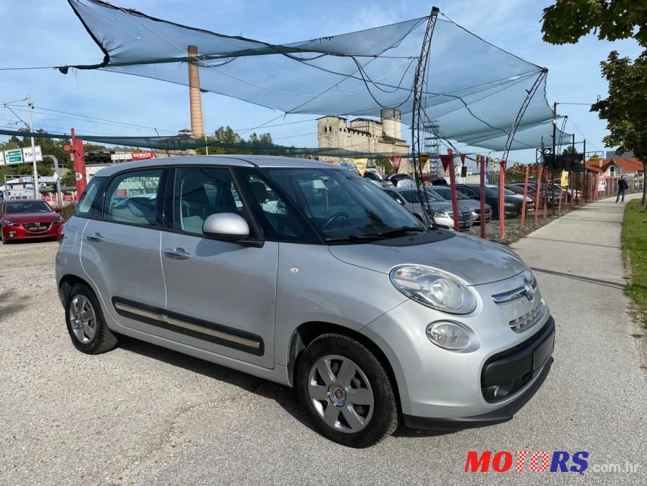 2013' Fiat 500L photo #3