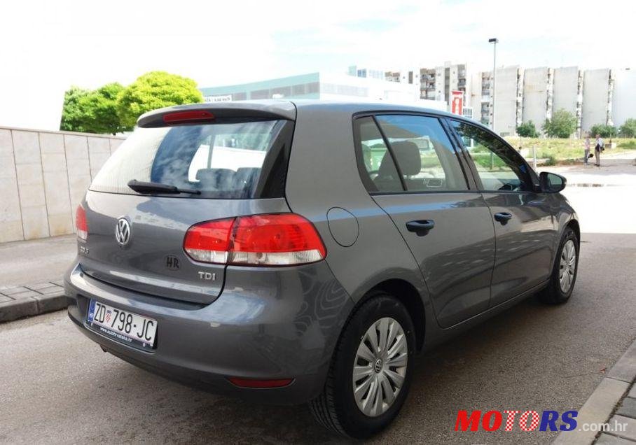 2010' Volkswagen Golf VI 1,6 Tdi photo #2