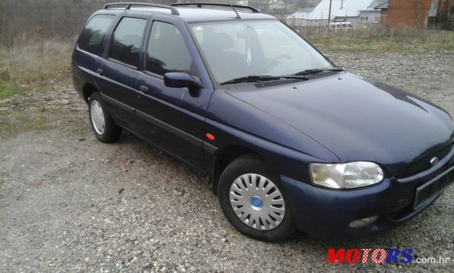 1999' Ford Escort photo #1