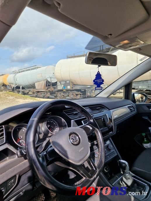 2017' Volkswagen Touran photo #6