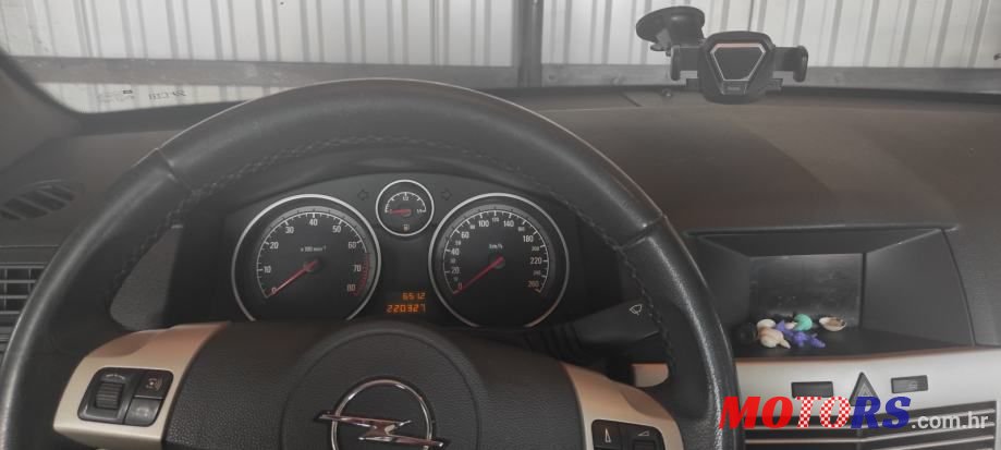 2008' Opel Astra 1,6 photo #2