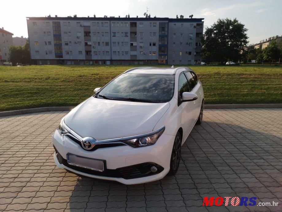 2016' Toyota Auris Karavan photo #4