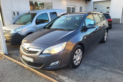 2011' Opel Astra Karavan