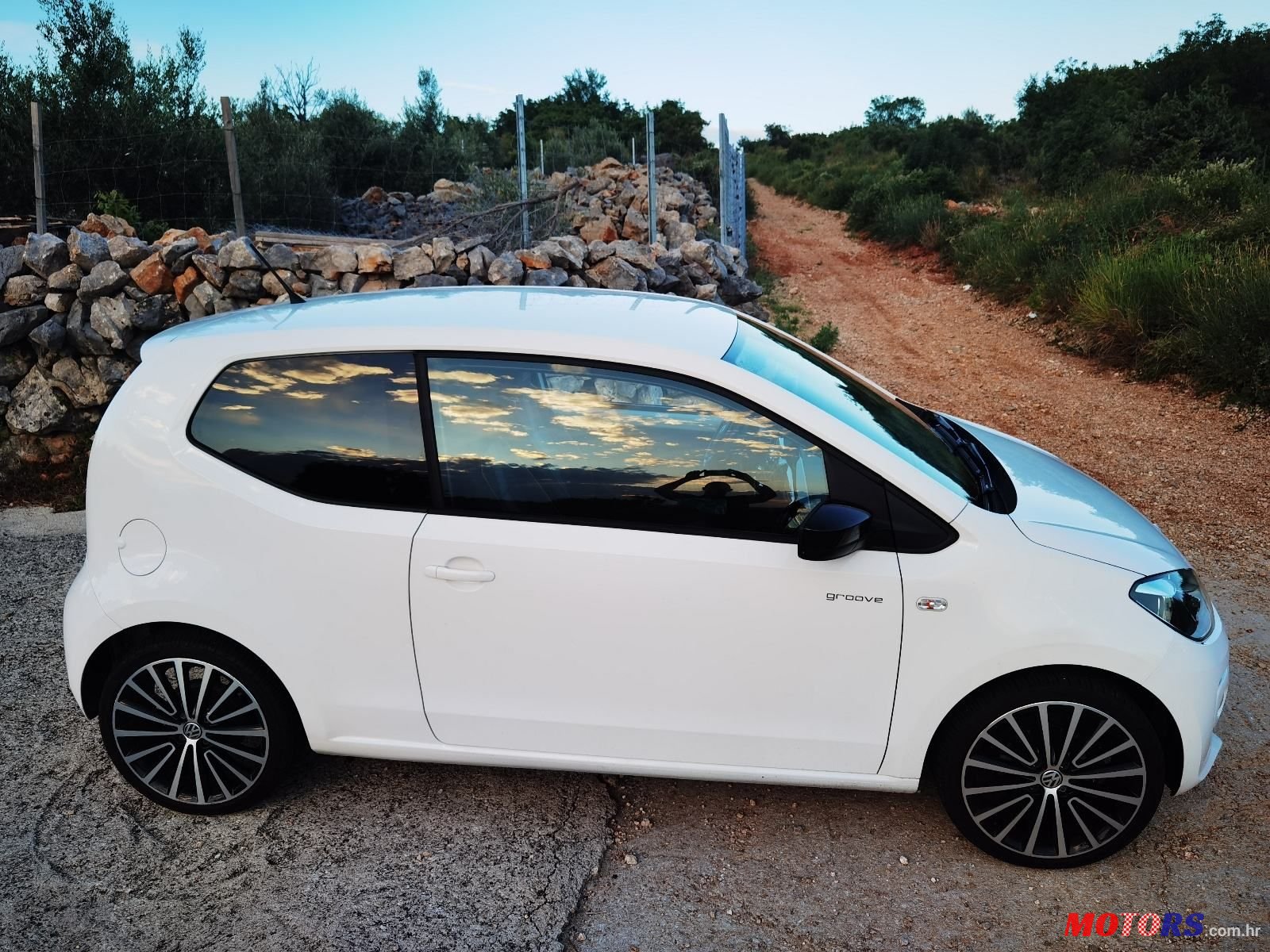 2014' Volkswagen Up! 1,0 Up! photo #6