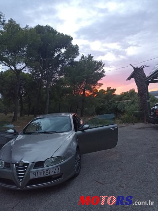 2007' Alfa Romeo GT photo #2