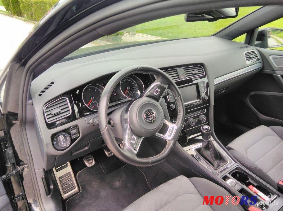 2014' Volkswagen Golf VII photo #1