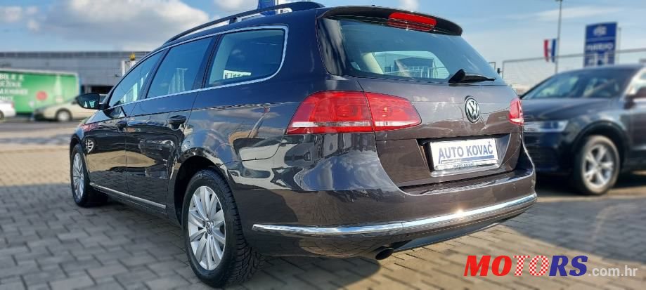 2011' Volkswagen Passat Variant photo #5