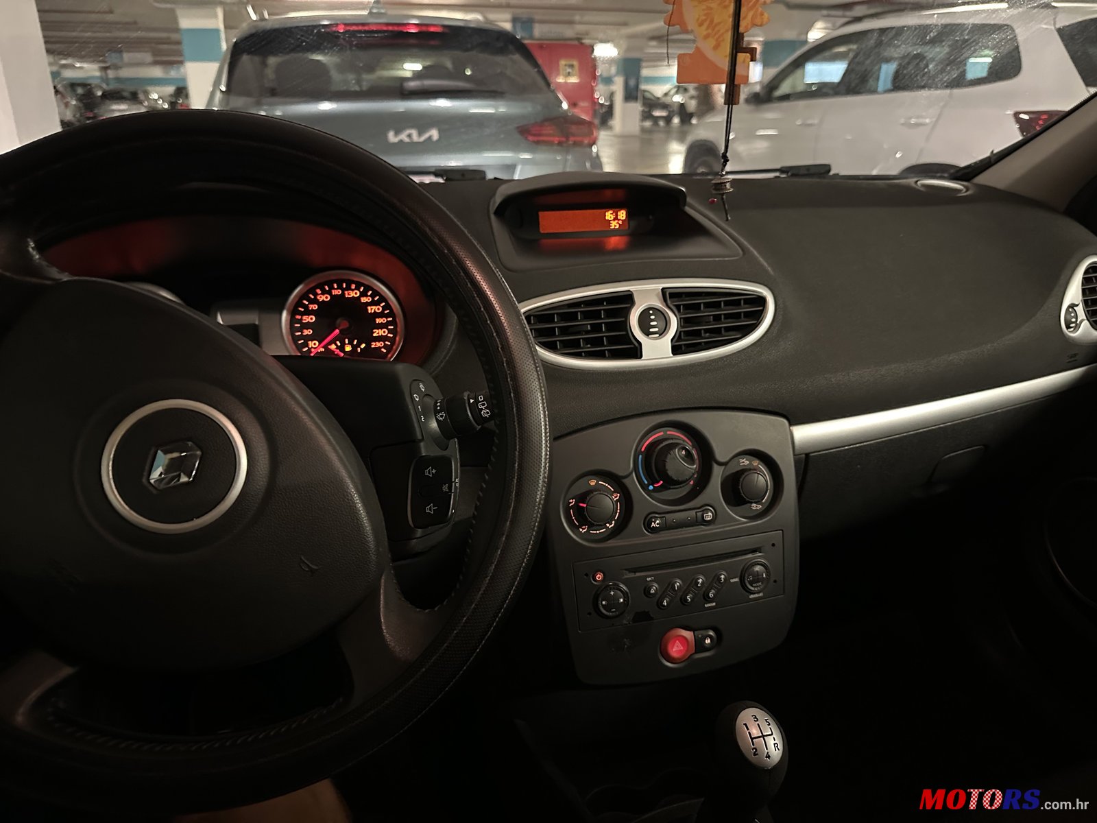 2008' Renault Clio photo #4