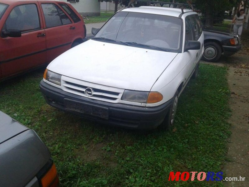 1992' Opel Astra Karavan 1.4i photo #2